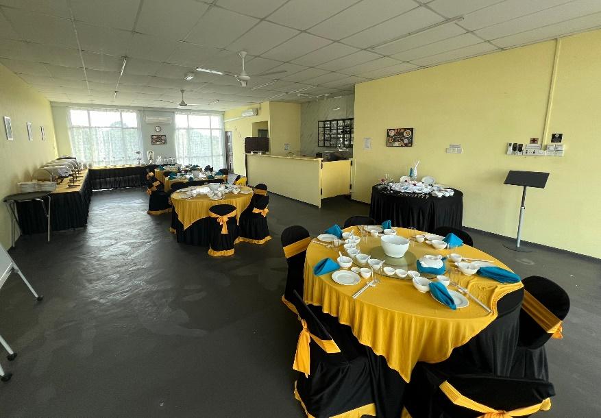 Bengkel bankuet KKTS dengan susun atur meja profesional