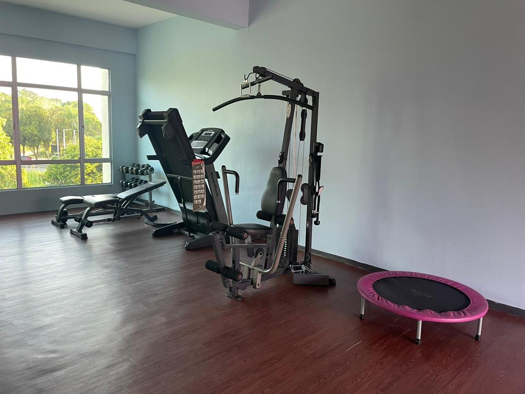 Gym KKTS dengan peralatan kecergasan asas