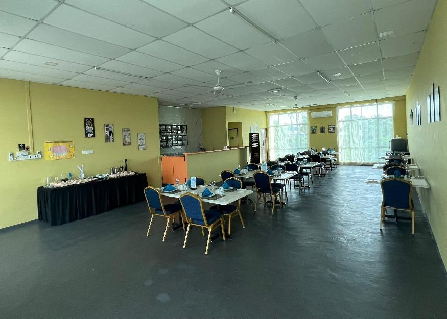 Bengkel restoran dengan susun atur hidangan